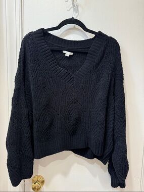 American Eagle Black V-Neck Cable Knit Women's Sweater Medium